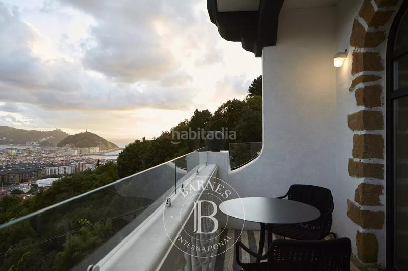 Foto d4aec8d7-4bce-4ca4-a545-7ef0fe78cc31. Casa amb calefacció aparcament piscina a Ategorrieta-Ulía Donostia - San Sebastián