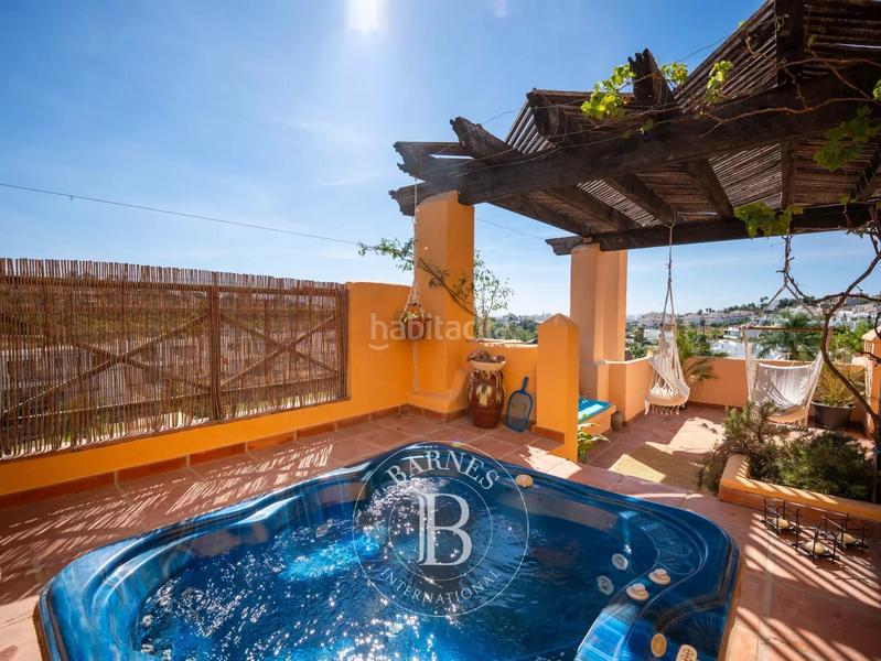 Foto e9e152dc-b6db-4c71-9663-b966c300ee0a. Àtic amb calefacció piscina a Nueva Atalaya Estepona