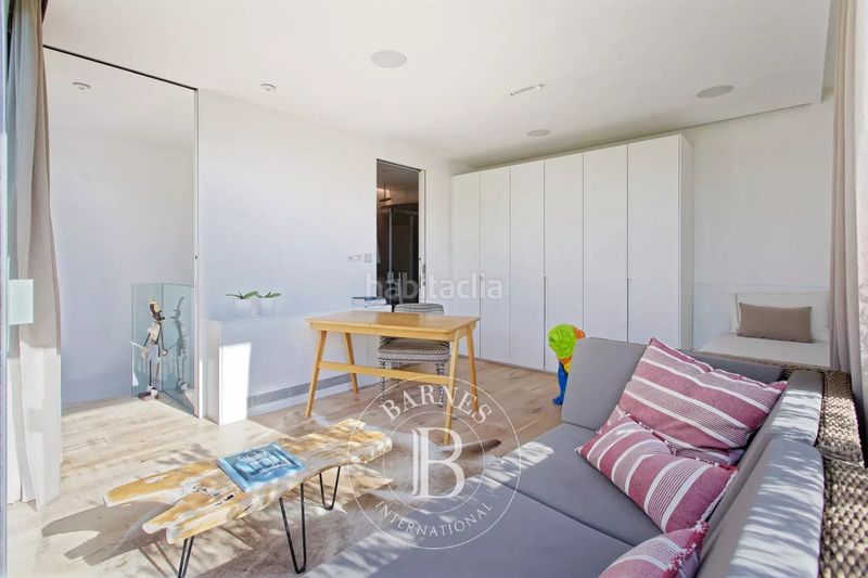 Foto 2b2c4fb7-57fd-4326-b46b-203d6c3ab4e1. Àtic amb calefacció a Dreta de l´Eixample Barcelona