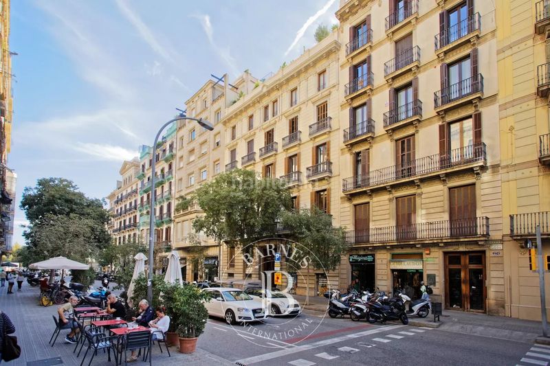 Foto 6e579eab-9265-48d1-a3c5-f4955a8a5f4d. Àtic amb calefacció a Dreta de l´Eixample Barcelona