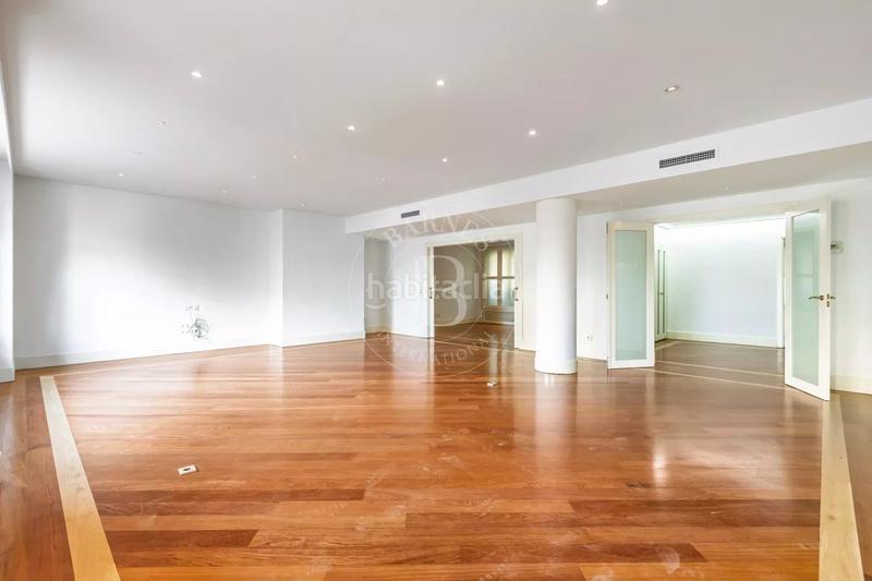 Foto 07e68d30-39b5-47c7-a35b-2a9fcf0ade0c. Rent flat with heating parking in Jerónimos Madrid