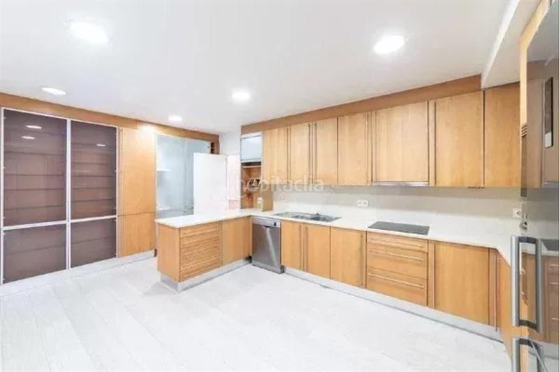 Foto bafa0620-c964-4bf5-aefd-9aa92a3e3ded. Lloguer pis amb calefacció aparcament a Jerónimos Madrid