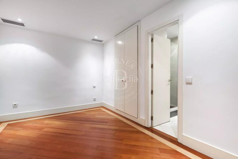 Foto d1b4f123-feee-4201-9a5c-8c724c1d9d9c. Lloguer pis amb calefacció aparcament a Jerónimos Madrid