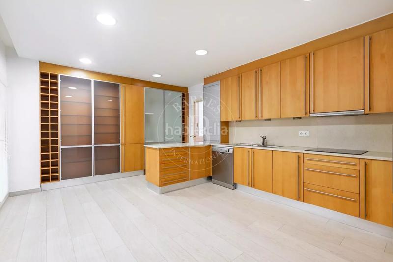 Foto 57afe016-4170-4def-b4d5-0ae999c6e1b3. Alquiler piso en Jerónimos Madrid