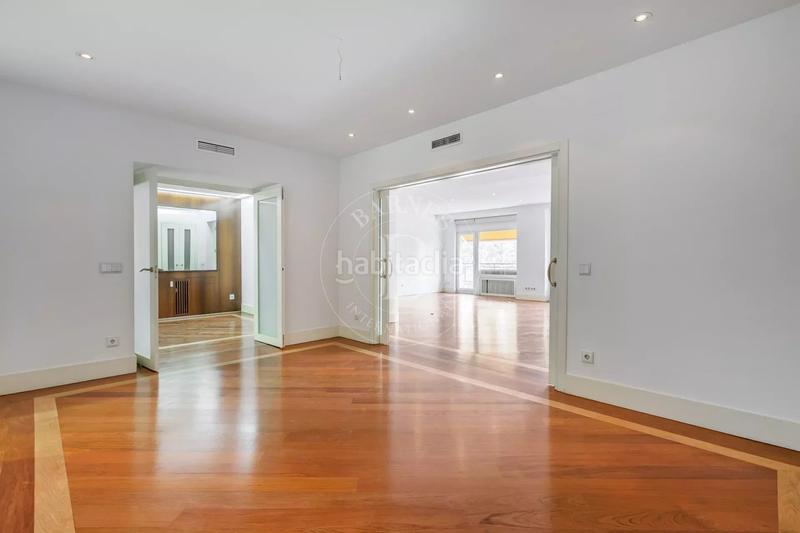 Foto c8913b0d-005a-4a1a-b840-6c8af02fabaa. Alquiler piso en Jerónimos Madrid