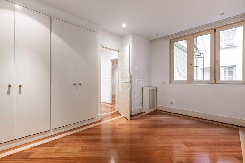 Foto f406891b-ffe8-4750-97d8-687a4f1a42cd. Alquiler piso en Jerónimos Madrid