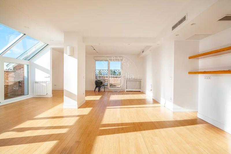 Foto 2029db4f-f88e-44c9-8fab-fb62f86fc1dd. Appartement avec chauffage parking dans Aravaca Madrid