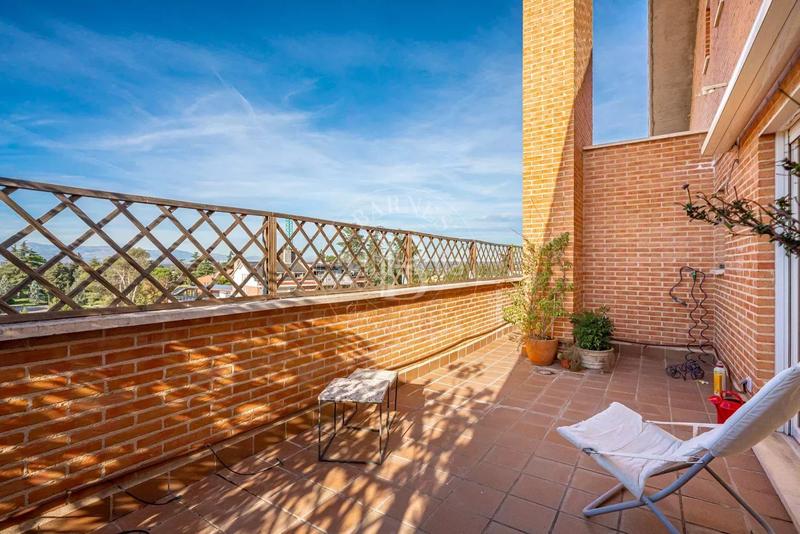 Foto b666849e-45cf-454e-bdcc-39fa31154c40. Appartement avec chauffage parking dans Aravaca Madrid