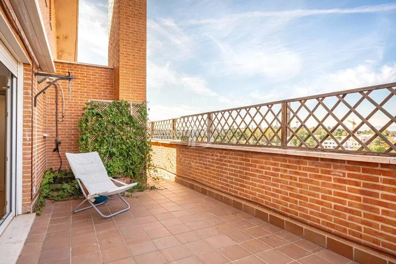 Foto ca43112d-2cc3-439e-b563-631df2cd4acd. Flat with heating parking in Aravaca Madrid