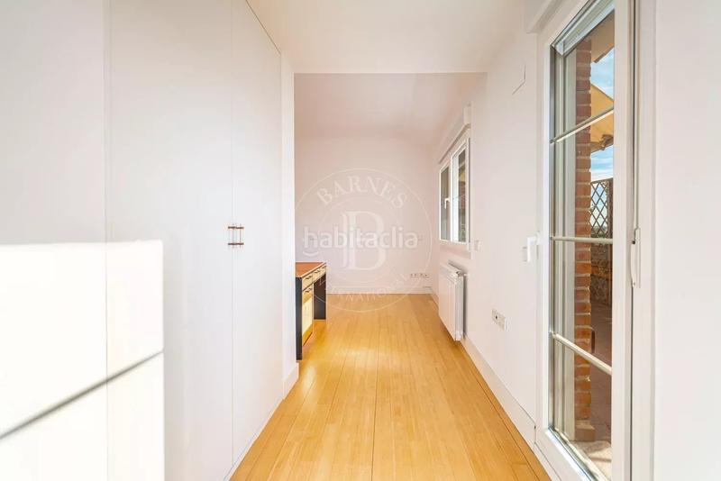 Foto ecdc3373-b726-4c3f-b51c-7a8940804ab7. Flat with heating parking in Aravaca Madrid