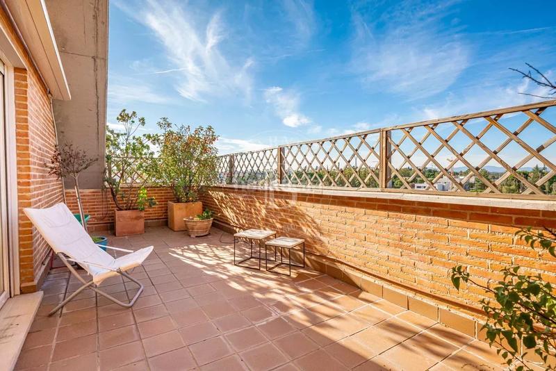 Foto f26ef38c-9d0e-435d-9699-cdcce99a917f. Flat with heating parking in Aravaca Madrid