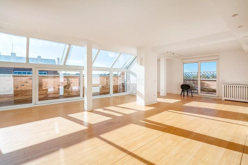 Foto f69d44cc-ed10-484f-b241-02602be1ea49. Flat with heating parking in Aravaca Madrid