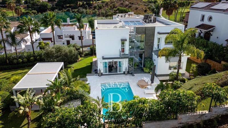 Foto 13388c3a-250e-4d00-a009-519a4edd3eb8. Haus mit heizung pool in Playa Bajadilla - Puertos Marbella