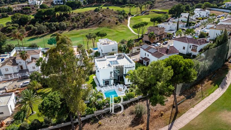 Foto 21135355-5ee5-4654-bdaf-62f61dfe34b0. House with heating pool in Playa Bajadilla - Puertos Marbella