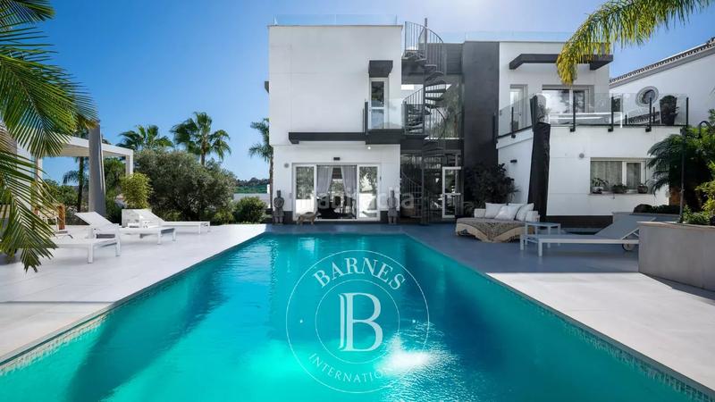 Foto 32da5d9d-7162-4134-b4dc-065cfc917d75. House with heating pool in Playa Bajadilla - Puertos Marbella