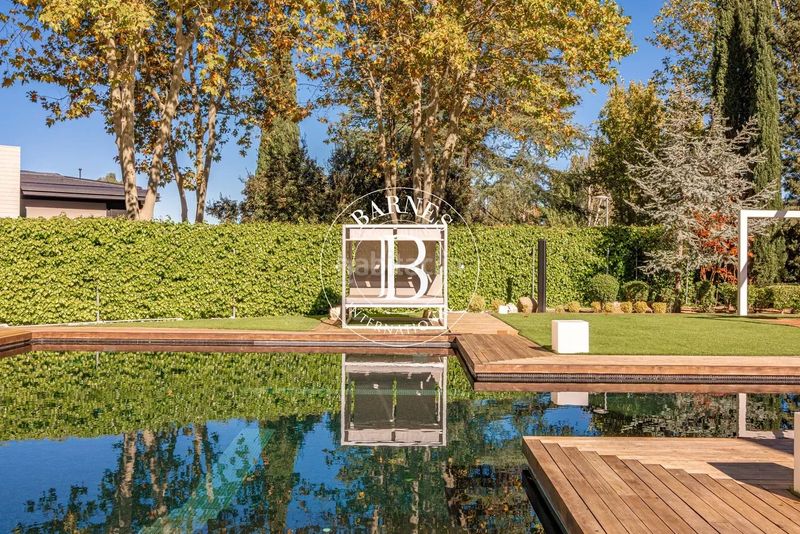 Foto 1db63c89-f63e-4f83-8599-8ae6e12668df. Casa amb calefacció aparcament piscina a urbanización La Moraleja La Moraleja