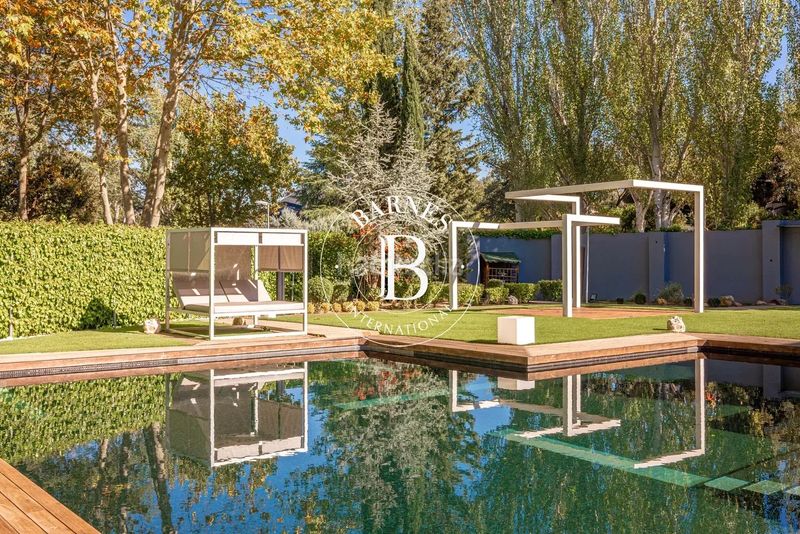 Foto 321d02be-f81c-402c-a4bf-943a0e9a02e3. Casa amb calefacció aparcament piscina a urbanización La Moraleja La Moraleja