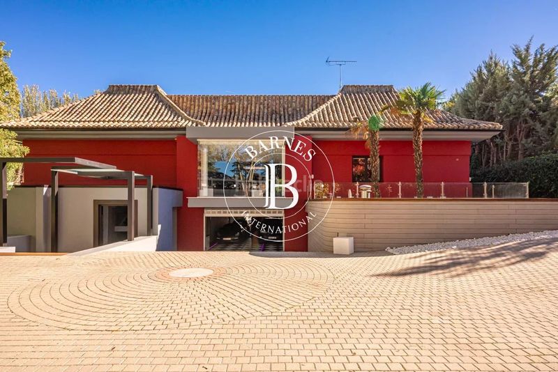 Foto d45247e7-8f03-40a3-9862-b24defe0974c. Casa amb calefacció aparcament piscina a urbanización La Moraleja La Moraleja