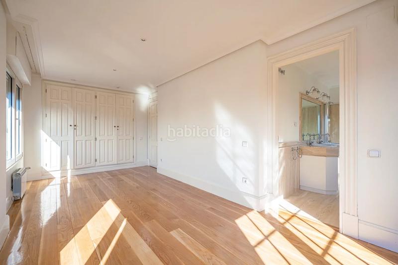 Foto 37afe51f-a4df-4748-aa86-77b48a2e3763. Rent flat with heating parking pool in Aravaca Madrid