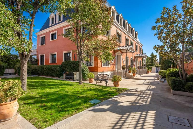 Foto b868102c-b368-448f-a618-bdeb25140582. Rent flat with heating parking pool in Aravaca Madrid