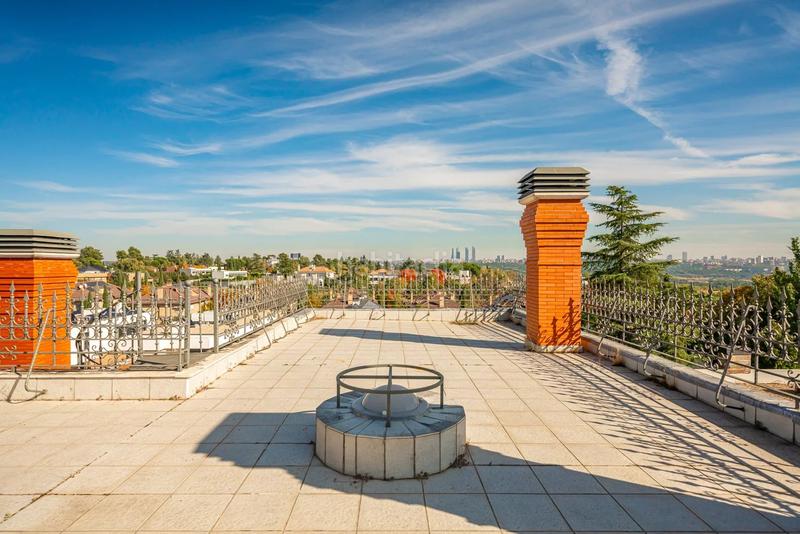 Foto b8da12c2-a596-401c-aa16-97fd5eba0eeb. Rent flat with heating parking pool in Aravaca Madrid