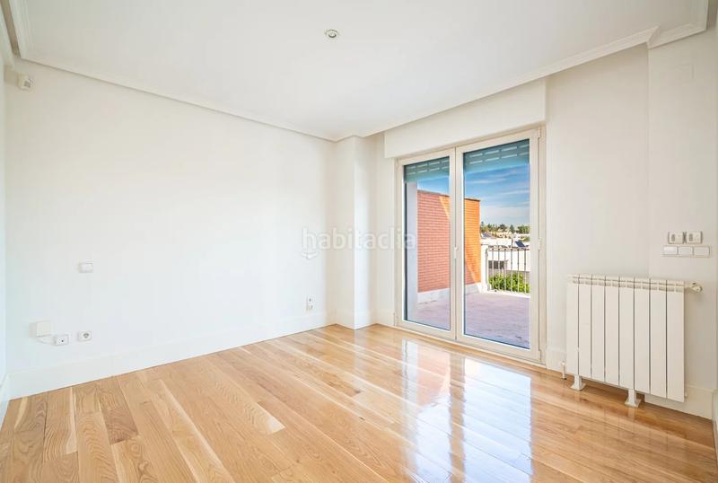 Foto d61100cf-1d7a-40a1-8af5-674948bbdbf3. Rent flat with heating parking pool in Aravaca Madrid