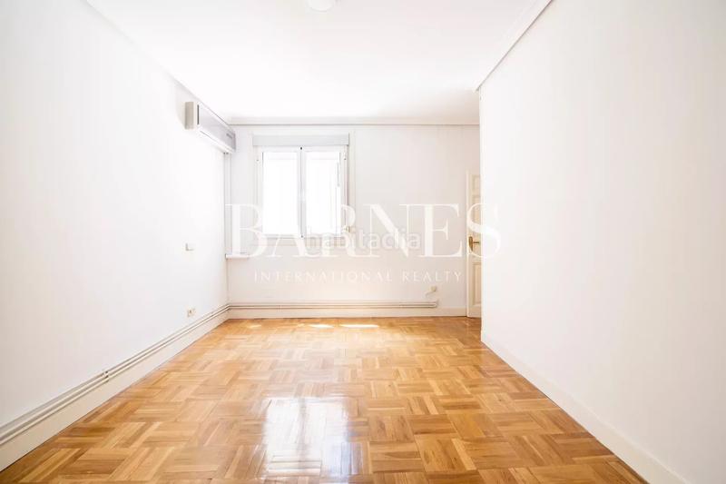 Foto 337e2fce-6c98-4f9e-a81e-b6d36ef22332. Miete etagenwohnung mit heizung in Recoletos Madrid