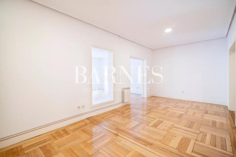 Foto c44c8420-83f9-46ba-a7d5-7b95e91ddf79. Alquiler piso en Recoletos Madrid