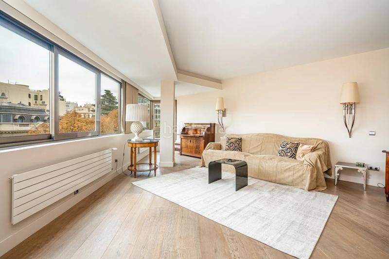 Foto 0e720d22-d6b9-491a-8c76-eaf220438614. Rent flat with heating parking pool in Almagro Madrid