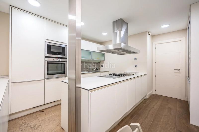 Foto 1db063d2-ef63-435f-aef6-3a6f817dfc0a. Rent flat with heating parking pool in Almagro Madrid