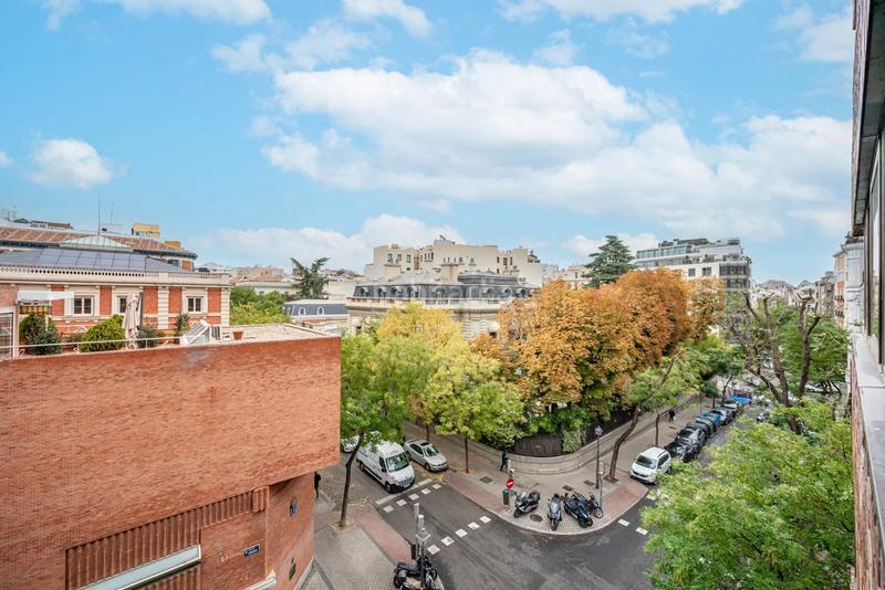 Foto 8a841e22-4daf-4dc2-b649-507cd06b7649. Alquiler piso en Almagro Madrid