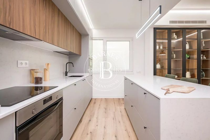 Foto 584c4df0-1b8a-4fa7-9605-b36a3dfb7916. Piso en Embajadores-Lavapiés Madrid
