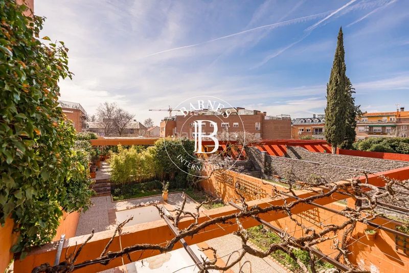 Foto b975260a-b330-43a0-a259-8fec7c2f6bd6. Casa adossada amb calefacció aparcament piscina a Madrid