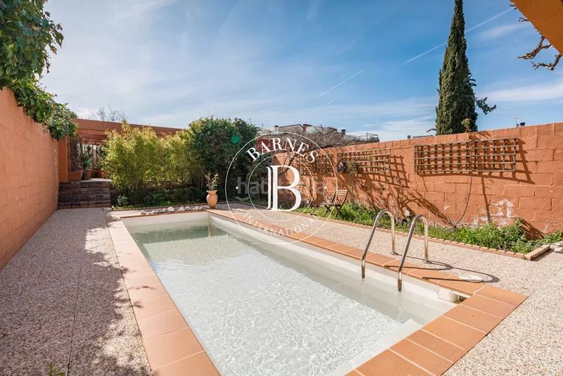 Foto c72dd98c-b4ae-40f7-8c98-28be124d49c1. Casa adossada amb calefacció aparcament piscina a Madrid