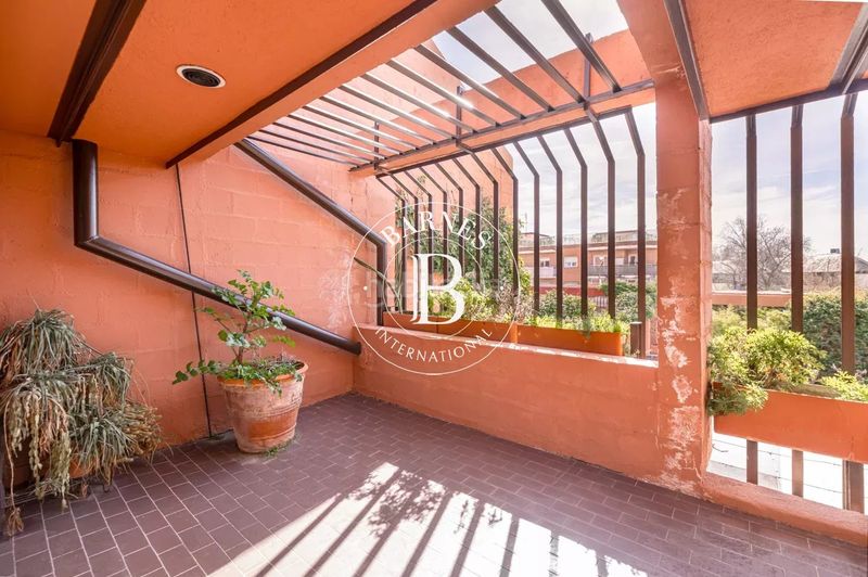 Foto d6a10fe3-4f29-4150-843d-d6fba3d1edca. Casa adossada amb calefacció aparcament piscina a Madrid