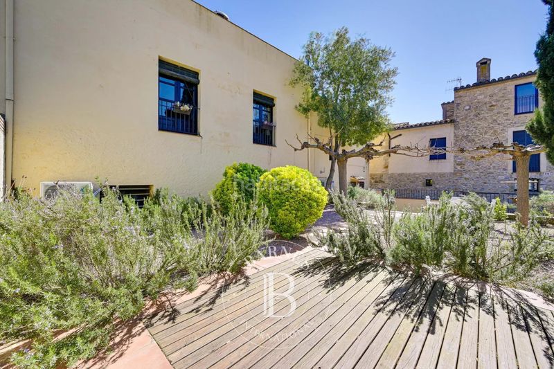 Foto f4ffcee4-f9b8-41d3-a5ca-23720497923d. Masia amb calefacció a Terrades