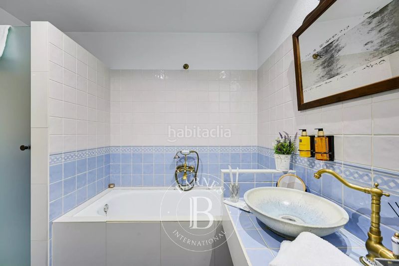 Foto f8ae9d90-f6f9-4c9c-b0d8-ef5e1f39ce05. Masia amb calefacció a Terrades