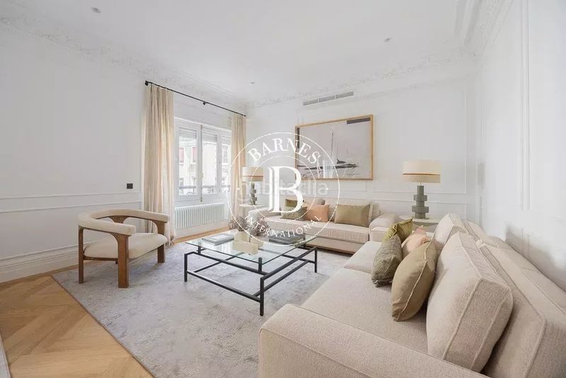 Foto 26e3f81a-f14d-45cf-8f70-520b7ce82f0c. Piso en Recoletos Madrid