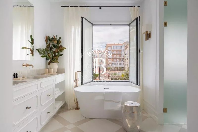 Foto b84c3ddb-f7cb-436d-a080-0a19875d5bbb. Piso en Recoletos Madrid