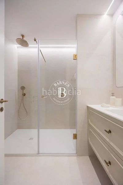 Foto ef133d3a-d5fb-49c2-8fae-6fe319f75981. Piso en Recoletos Madrid