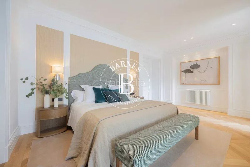 Foto efc741ea-95eb-47bd-923c-1a43fe51a4d4. Piso en Recoletos Madrid