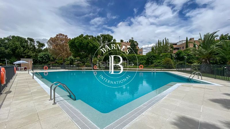 Foto 175e3b80-35e7-4292-88b6-1264cba97caf. Àtic amb calefacció aparcament piscina a Sanchinarro Madrid