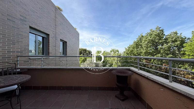 Foto 2c5d9311-35c3-4827-9ec7-836c08398cdd. Àtic amb calefacció aparcament piscina a Sanchinarro Madrid