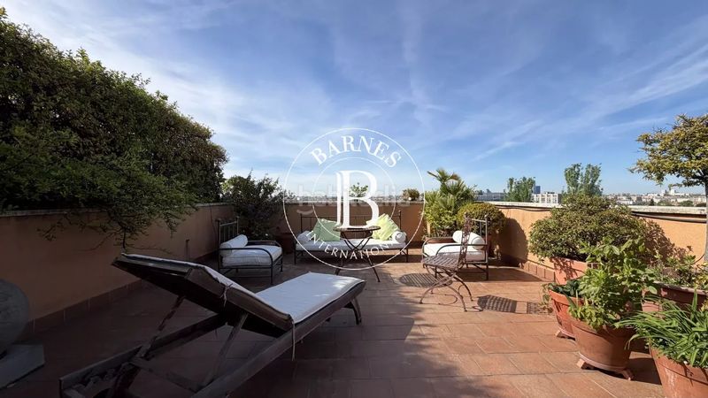 Foto 3f686ebb-6481-4946-8cc7-97dfa64275e6. Àtic amb calefacció aparcament piscina a Sanchinarro Madrid