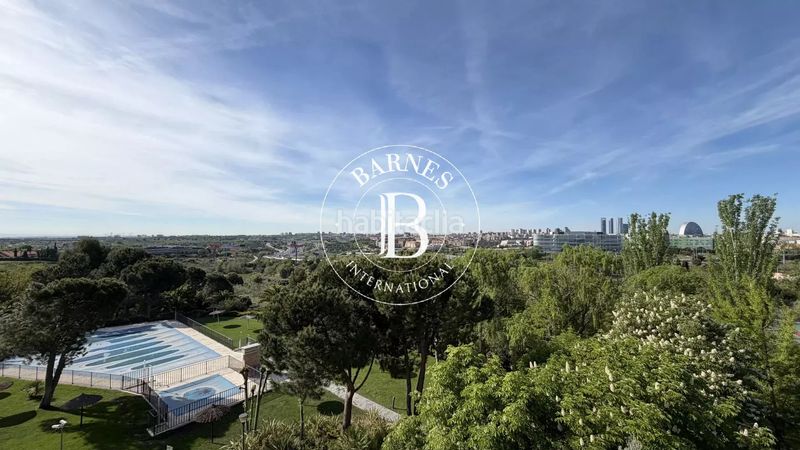 Foto 5d5e9743-1542-4d22-bd7c-746fcc5d5c40. Àtic amb calefacció aparcament piscina a Sanchinarro Madrid