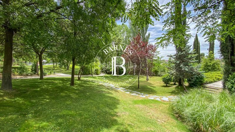 Foto 5eef2963-0356-45b6-b880-b90b0d1453f4. Àtic amb calefacció aparcament piscina a Sanchinarro Madrid