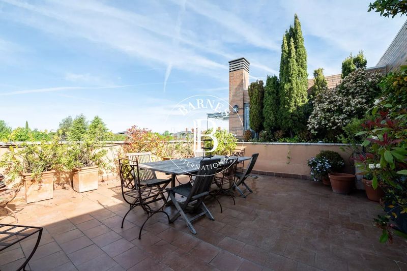 Foto 65f5f88c-3e8d-4515-9495-c16792f78b8c. Àtic amb calefacció aparcament piscina a Sanchinarro Madrid