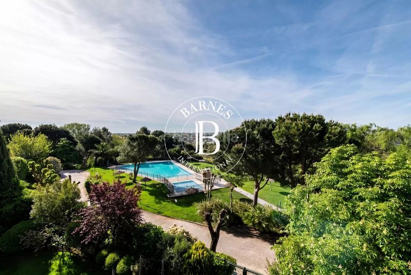 Foto 66b5a728-3b1b-435c-bb77-6ae2bcb0dd62. Àtic amb calefacció aparcament piscina a Sanchinarro Madrid
