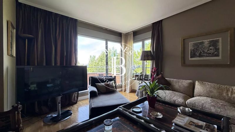 Foto 7258020e-15a4-46fc-a1f8-6ff6544e7c59. Àtic amb calefacció aparcament piscina a Sanchinarro Madrid