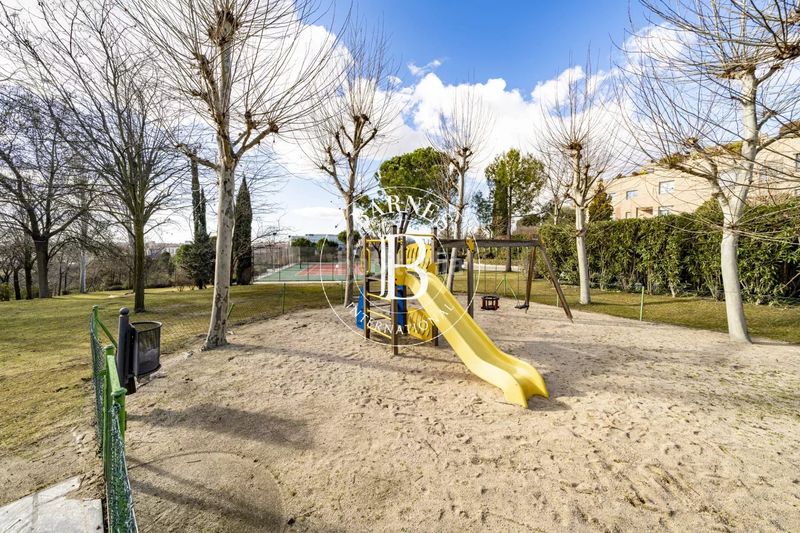 Foto 8c9c573d-aca2-49b7-96ea-fbf5982fdbee. Àtic amb calefacció aparcament piscina a Sanchinarro Madrid